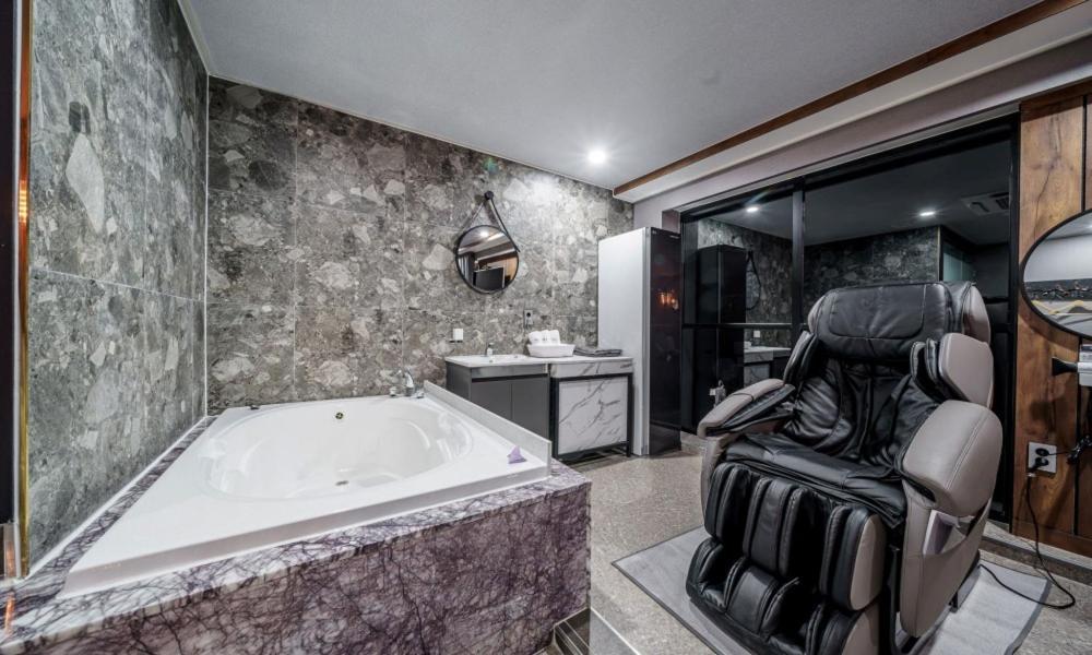 G7 Hotel Dongducheon Buitenkant foto