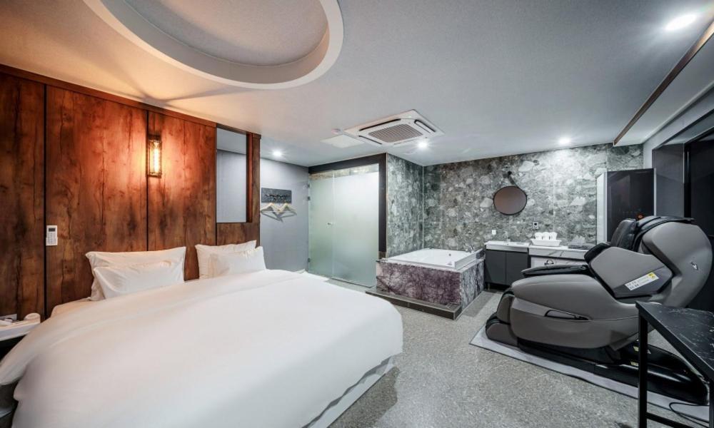 G7 Hotel Dongducheon Buitenkant foto